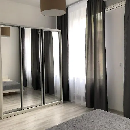 Deribasovskaya / Old Town/city Garden Apartment Odesa